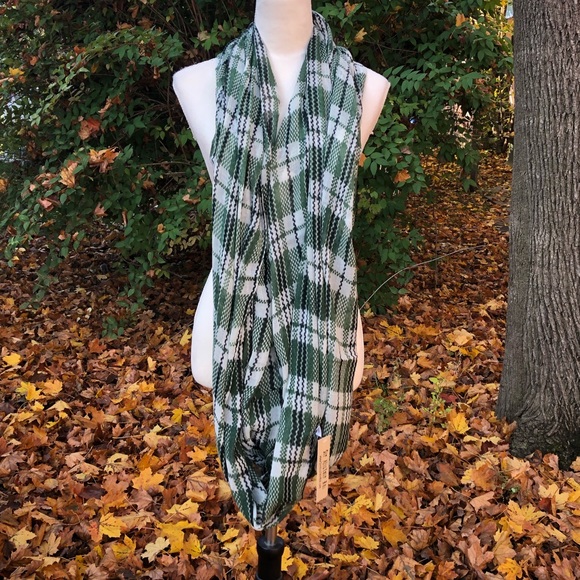 ‼️WEEKEND SALE‼️ Sir Alistair Rai☀️Green plaid infinity scarf - Picture 3 of 8